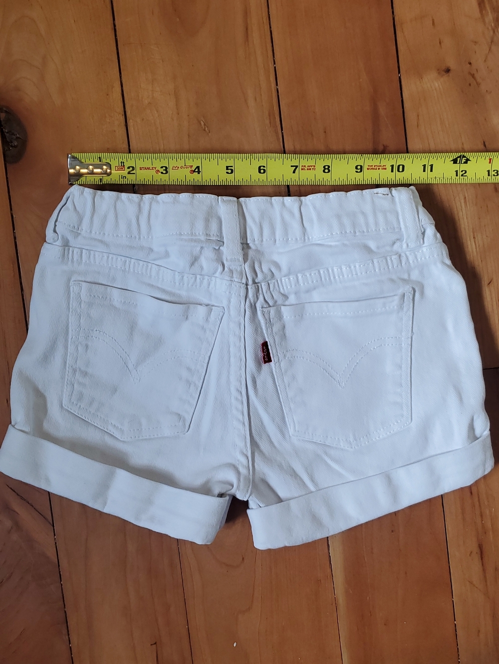 Levi's Size Adjustable White Rolled-Hem Denim Shorts - Picture 4 of 6
